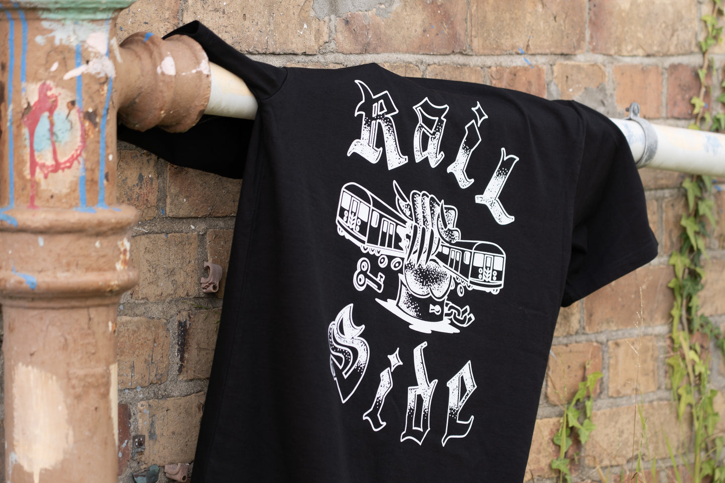 Railside x Roachi T-shirt: Kong