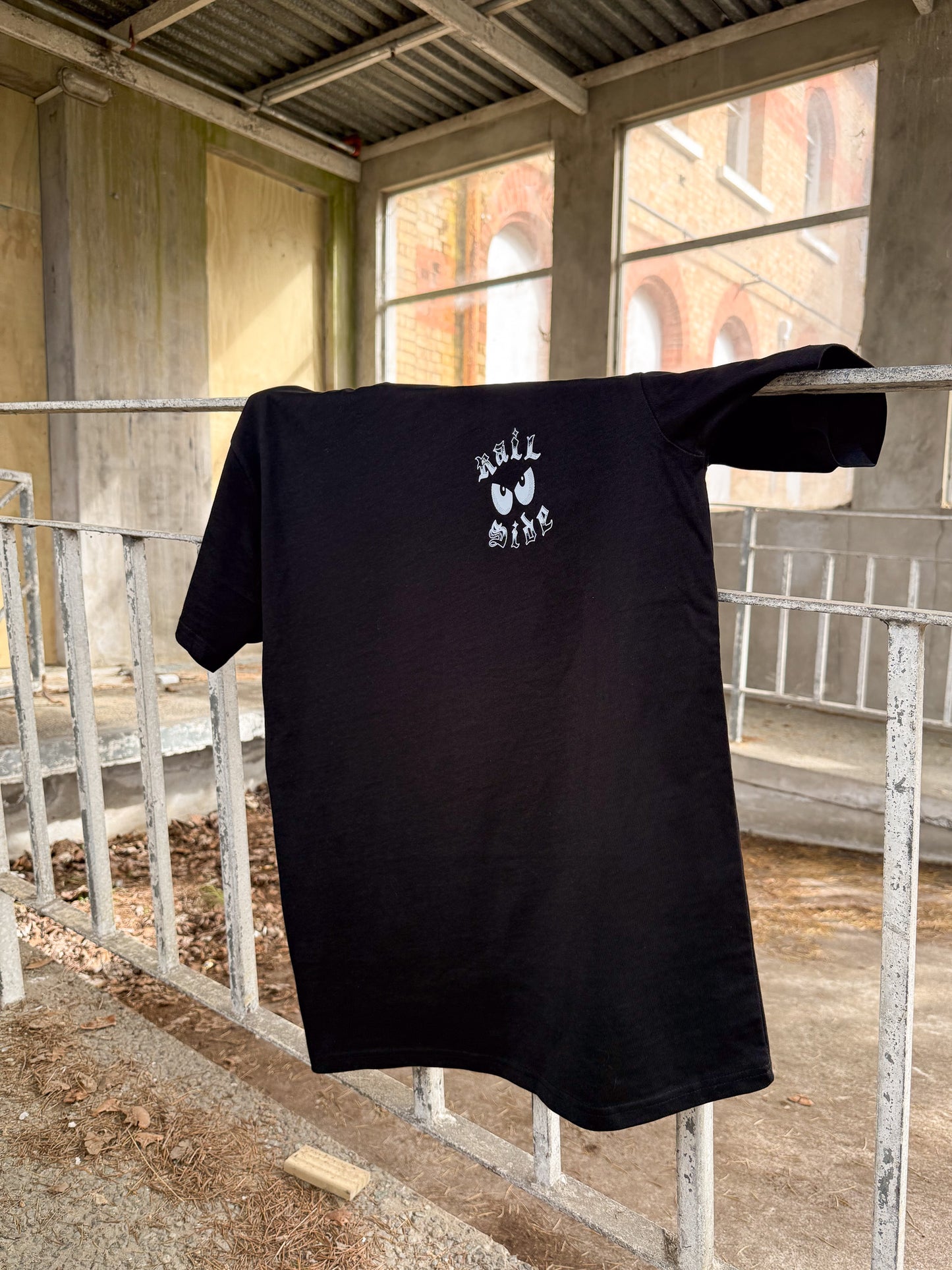 Railside x Roachi T-shirt: Kong